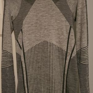 Athleta gray pinstripe mock neck top. Size M